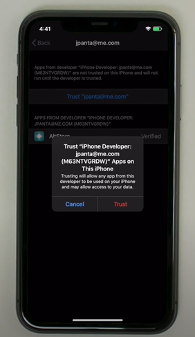Trust "iPhone Developer" : on device management.